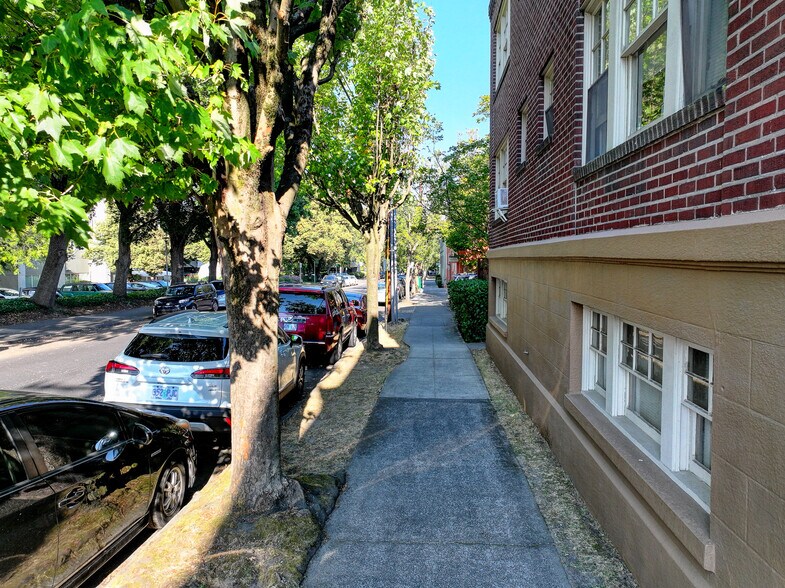 More Photos Of 2062 NW Marshall St, Portland Apartments For Sale