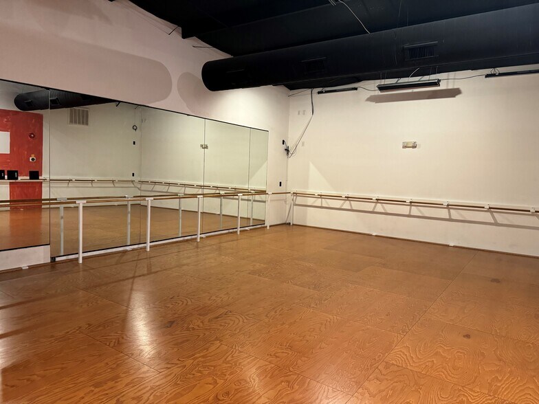 More Photos Of 3406-4 SE J St, Bentonville Freestanding For Lease