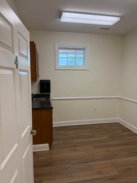 More Photos Of 4725 Country Club Rd, Morehead City Office For Lease