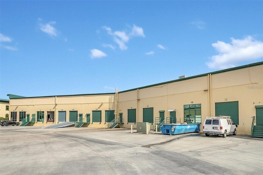 More Photos Of 6881 Kingspointe Pky, Orlando Flex For Lease