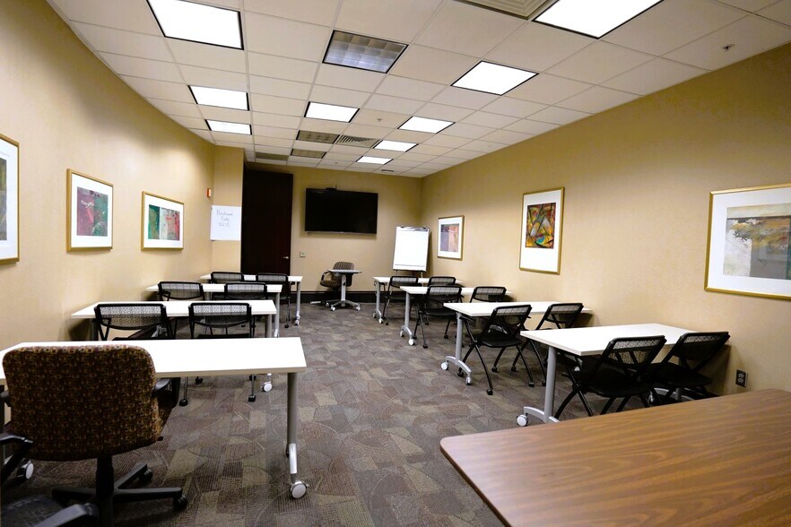 More Photos Of 111 E Wayne St, Fort Wayne Office For Lease