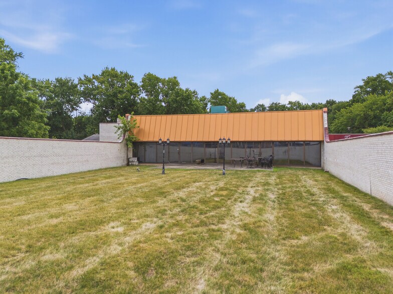 More Photos Of 4210 12th St NW, Canton Restaurant For Sale