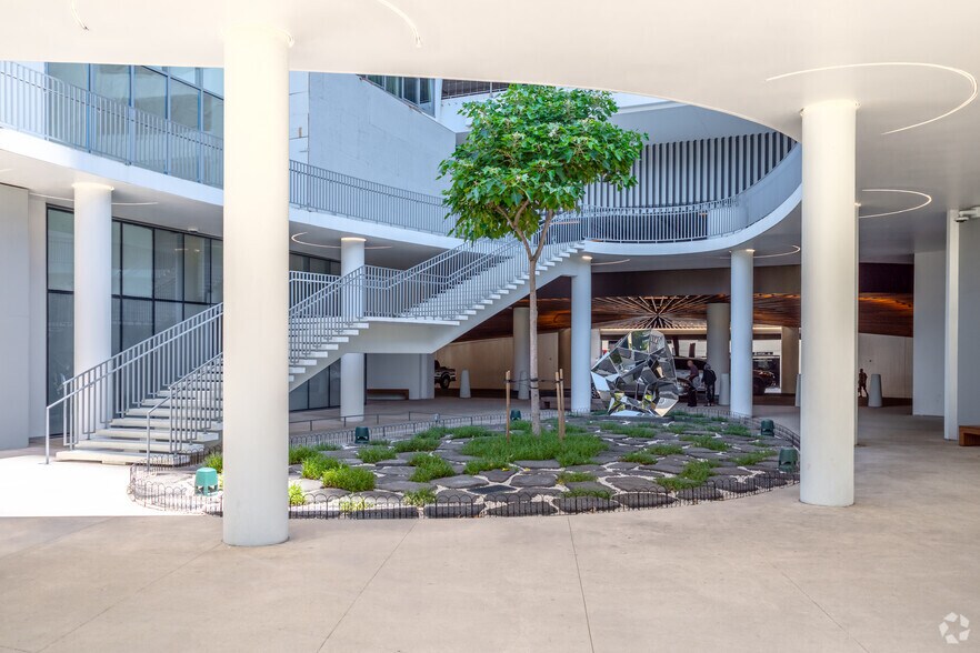 More Photos Of 1000 Auahi St, Honolulu Apartments For Lease