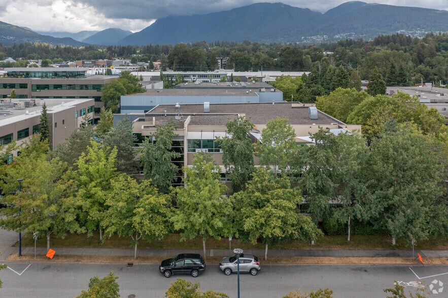 More Photos Of 758 Harbourside Dr, North Vancouver Warehouse For Lease