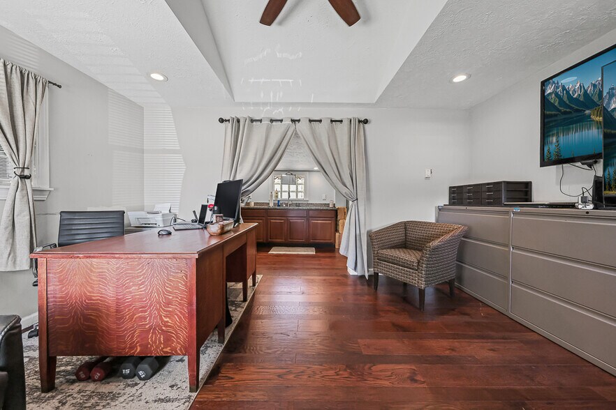 More Photos Of 4371 Hickory Ridge Ave, Brunswick Warehouse For Sale