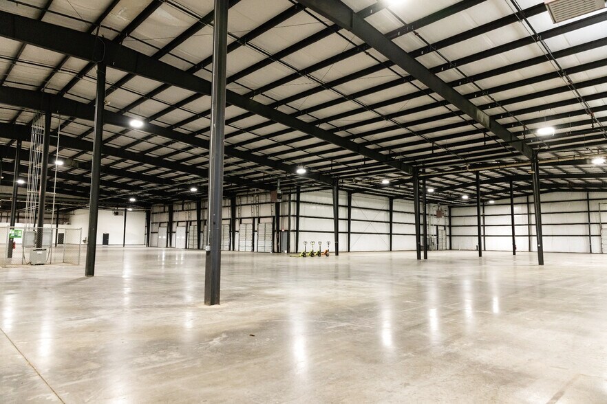 More Photos Of 802 Swan Dr, Smyrna Warehouse For Lease