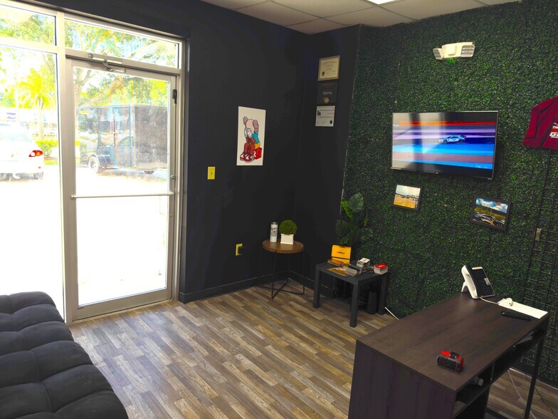 More Photos Of 1777 N Ronald Reagan Blvd, Longwood Flex For Lease