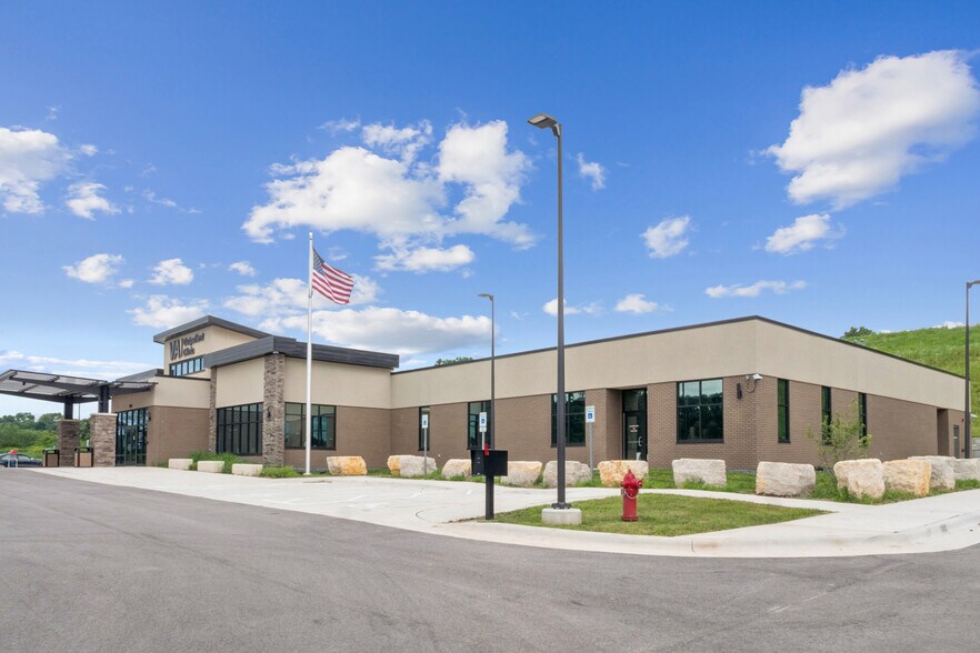 More Photos Of 1106 Military Blvd, Decorah Office For Sale