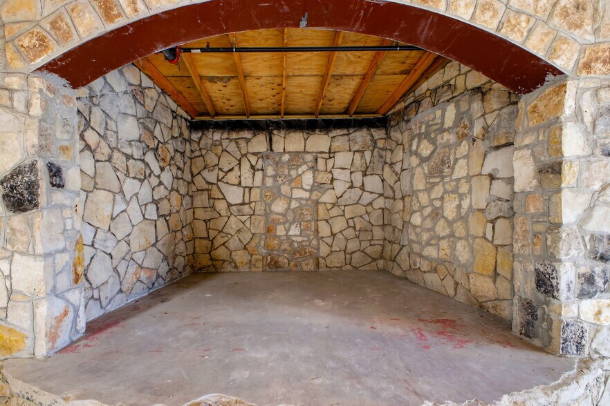 More Photos Of 24116 W IH-10, San Antonio Restaurant For Sale