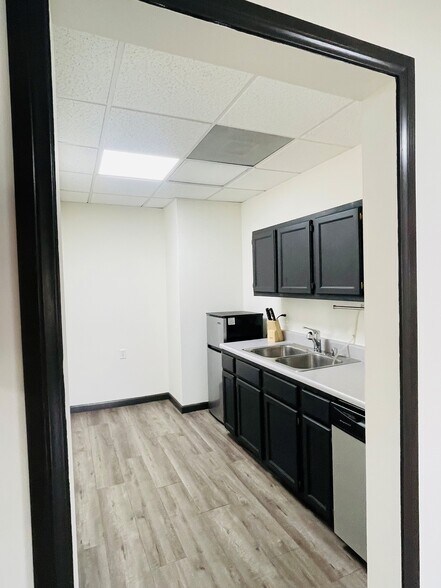 More Photos Of 3255 Cahuenga Blvd W, Los Angeles Office For Lease