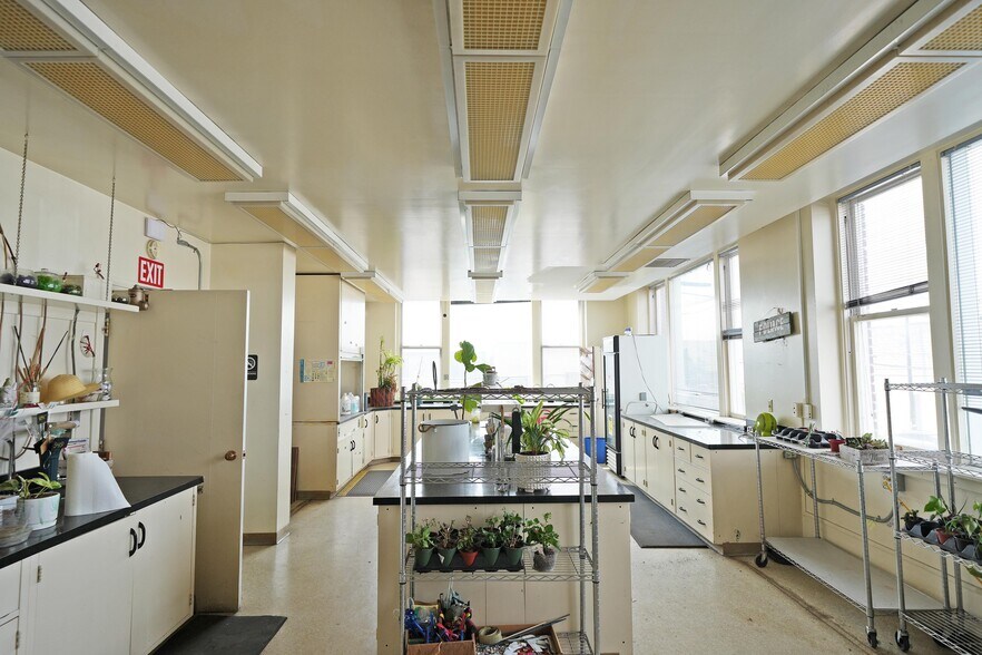 More Photos Of 31 N 1st Ave, Yakima General Retail For Sale