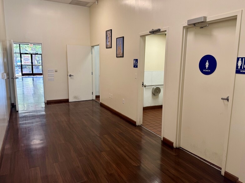 More Photos Of 24363 Southland Dr, Hayward Restaurant For Lease