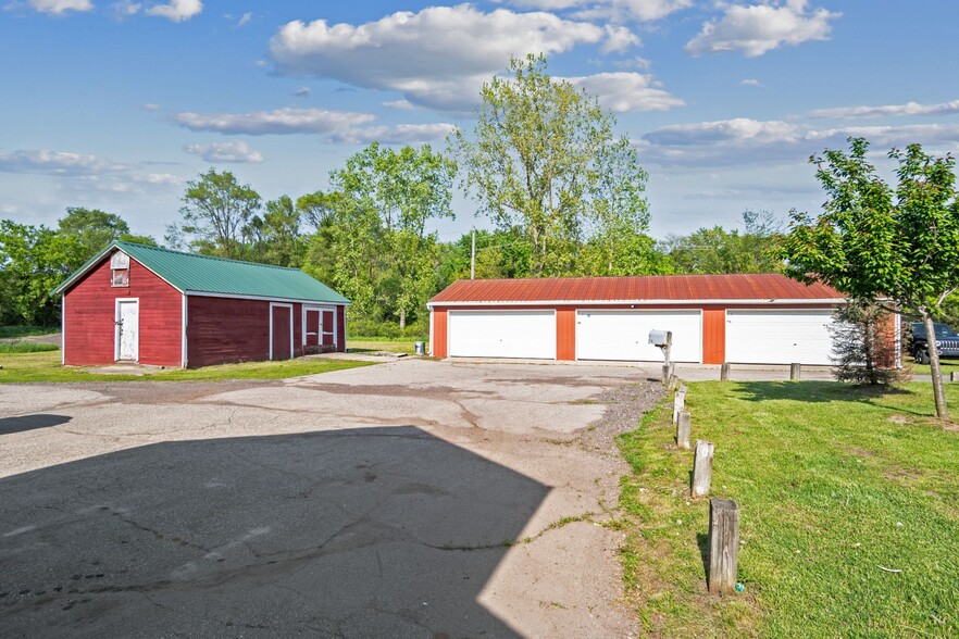 More Photos Of 1415-1427 S Milford Rd, Highland Unknown For Lease