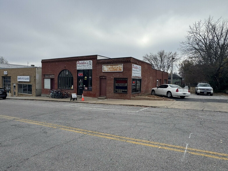 Primary Photo Of 139 E Lexington Ave, Independence General Retail For Sale