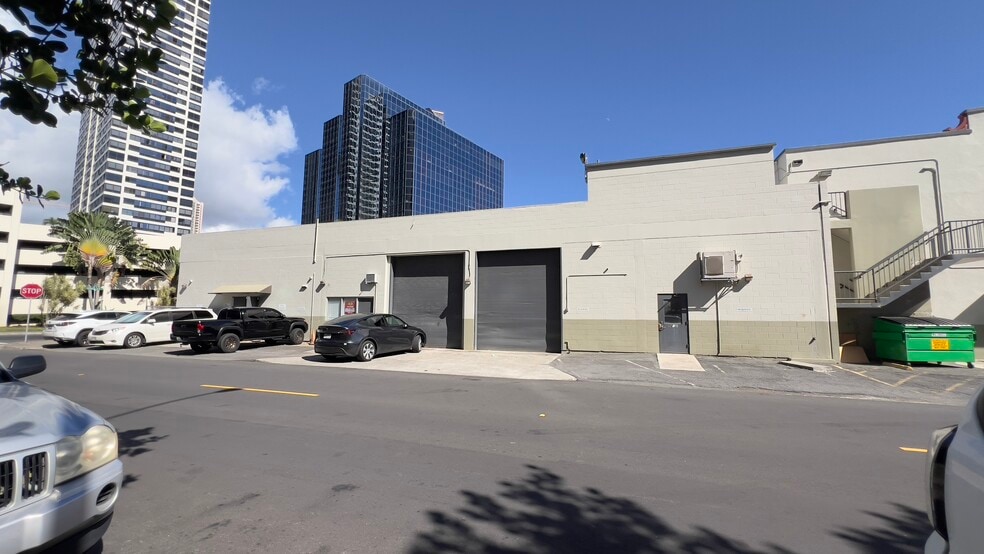 More Photos Of 729 Emily St, Honolulu Light Distribution For Lease