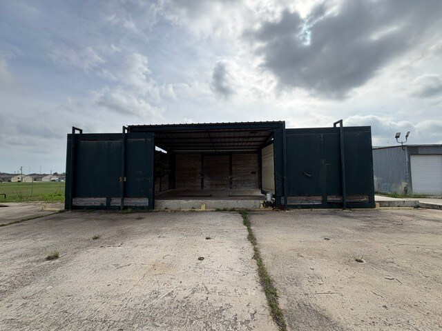 More Photos Of 1500 Simmons Ave, Jourdanton Warehouse For Sale