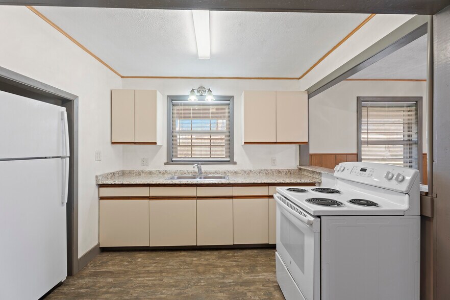 More Photos Of 300 Range St, Marshall Multifamily For Sale
