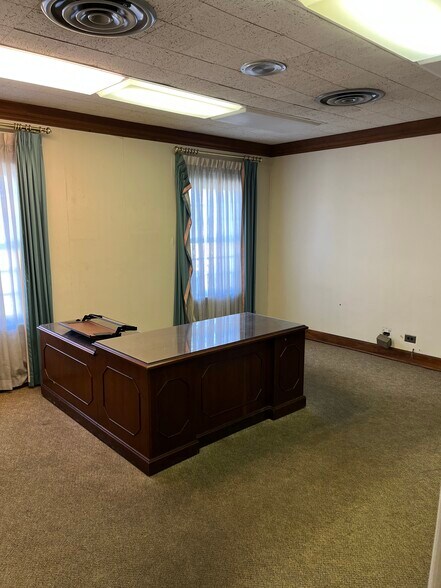 More Photos Of 216 N Camellia Blvd, Fort Valley Office For Sale