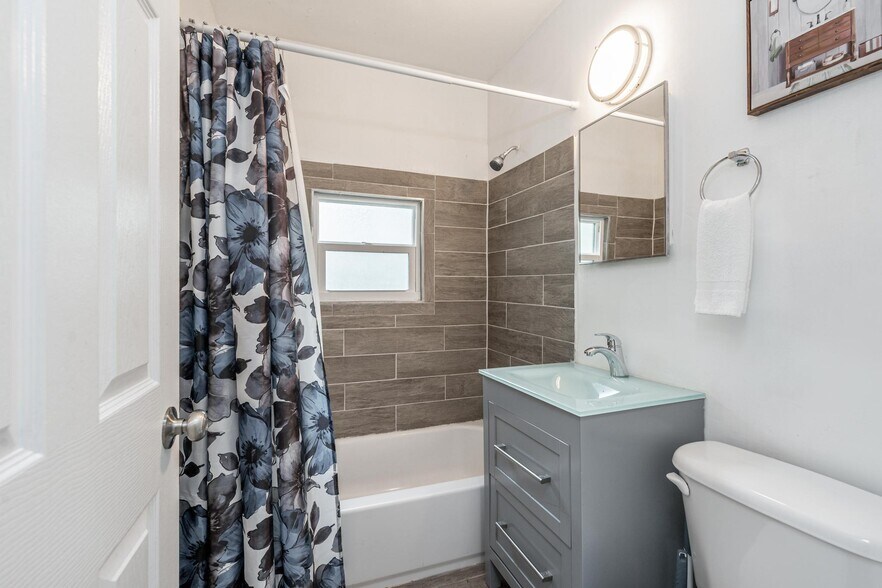 More Photos Of 1415 SW 1st St, Fort Lauderdale Apartments For Sale