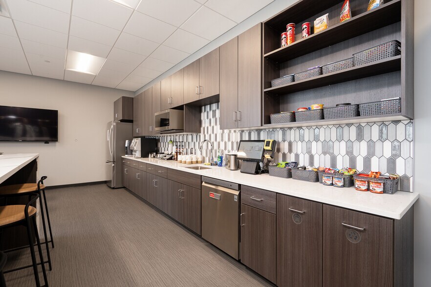 More Photos Of 2685 Vikings Cir, Eagan Office For Lease