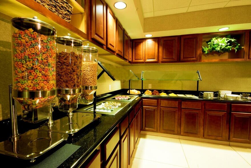 More Photos Of 1323 E King Ave, Kingsland Hotel For Sale