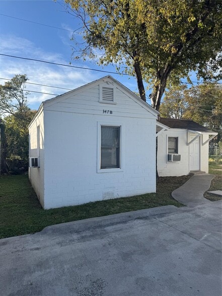 More Photos Of 347-349 N Cherry Ln, Fort Worth General Retail For Sale