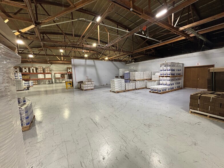 More Photos Of 1891 16th St SE, Salem Warehouse For Sale