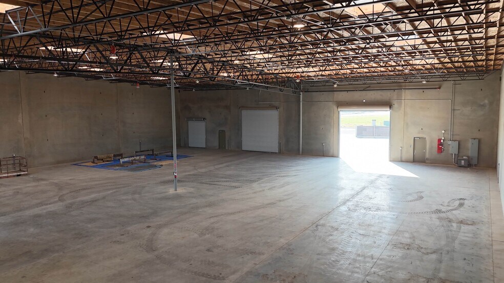 More Photos Of 1140 Glenwood ave, Turlock Showroom For Lease