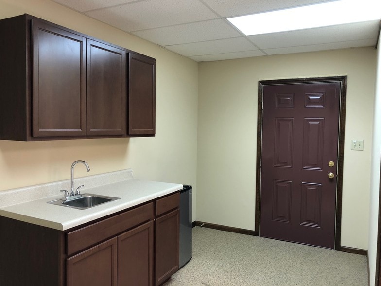 More Photos Of 404 E Chatham St, Cary Office For Lease