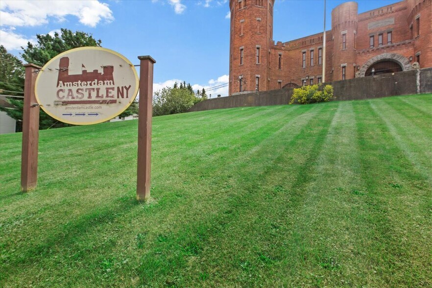 More Photos Of 49 Florida Ave, Amsterdam Hospitality For Sale