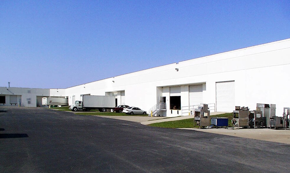 More Photos Of 9777 Satellite Blvd, Orlando Warehouse For Lease