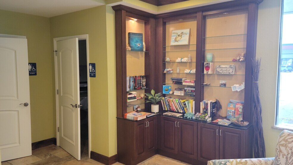 More Photos Of 473 S Indiana Ave, Englewood Coworking Space