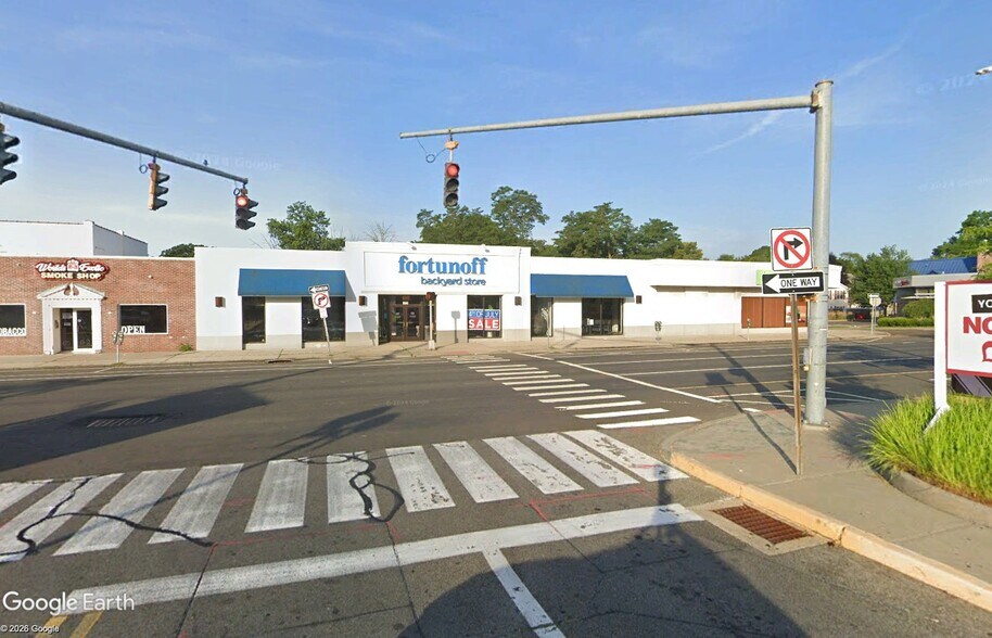 More Photos Of 2300-2344 Summer St, Stamford Storefront For Lease