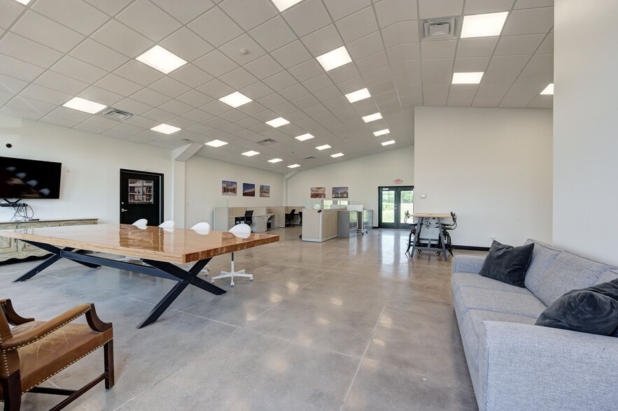 More Photos Of 501 E Britton Rd, Oklahoma City Auto Dealership For Lease