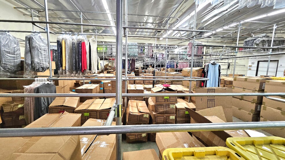 More Photos Of 929 E 14th St, Los Angeles Warehouse For Lease