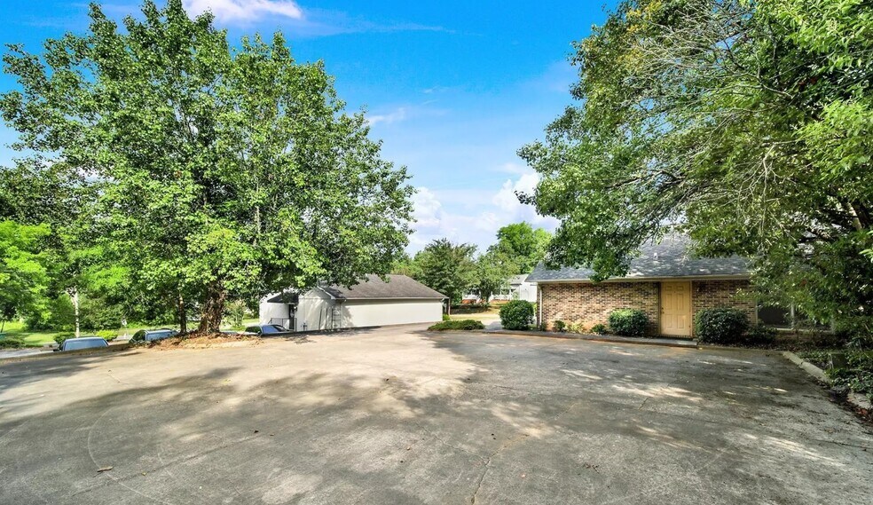 More Photos Of 209 W Barr St, Lancaster Office For Sale