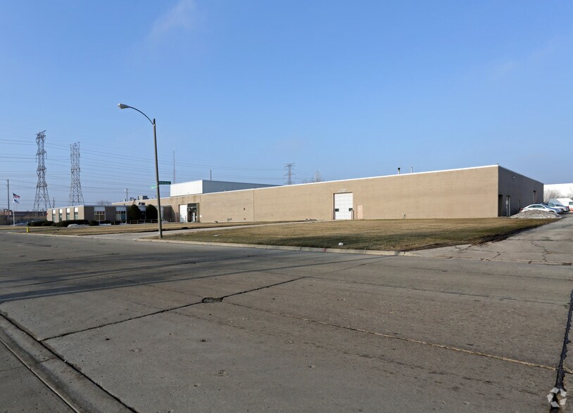 More Photos Of 832 Industrial Dr, Elmhurst Manufacturing For Lease