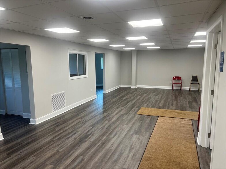 More Photos Of 3136 Brodhead Rd, Aliquippa Storefront Retail Residential For Lease