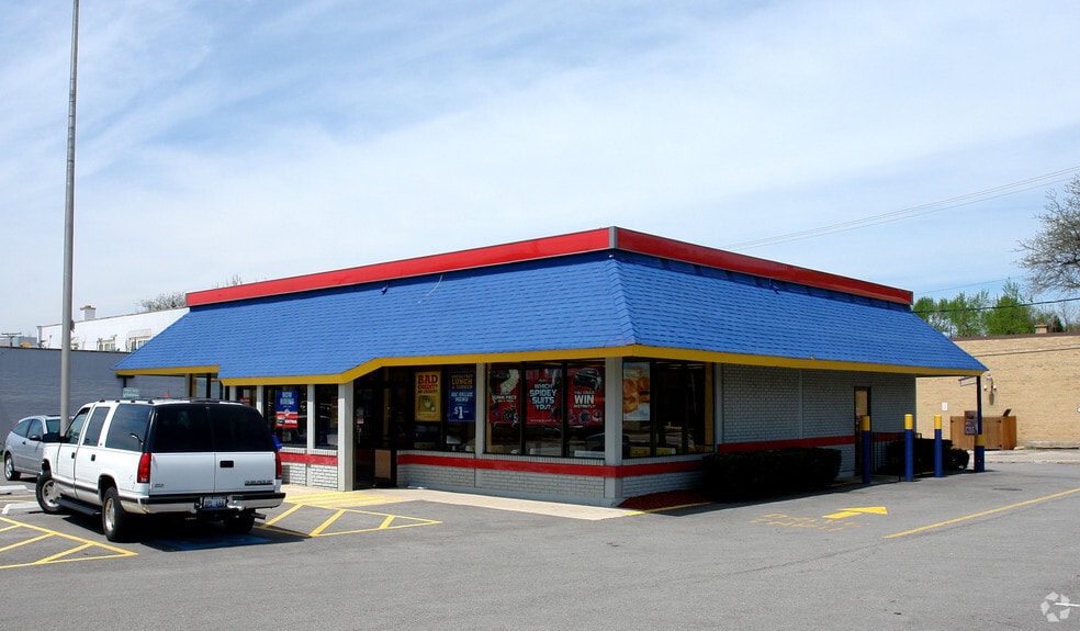 Primary Photo Of 590 Roosevelt Rd, Glen Ellyn Freestanding For Lease