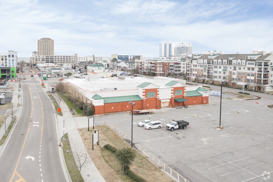 More Photos Of 521 Laskin Rd, Virginia Beach Supermarket For Lease