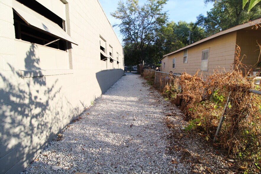 More Photos Of 940 Miami Ave, Kansas City Warehouse For Lease