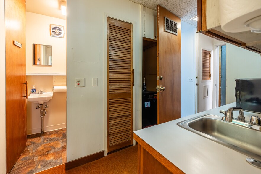 More Photos Of 71 Park Ave, Rochester Medical For Sale