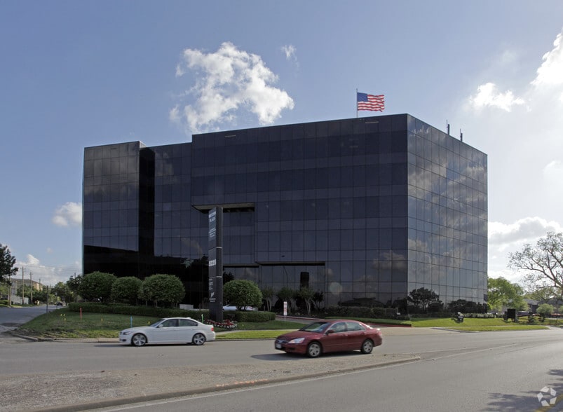 More Photos Of 5225 Katy Fwy, Houston Office For Lease