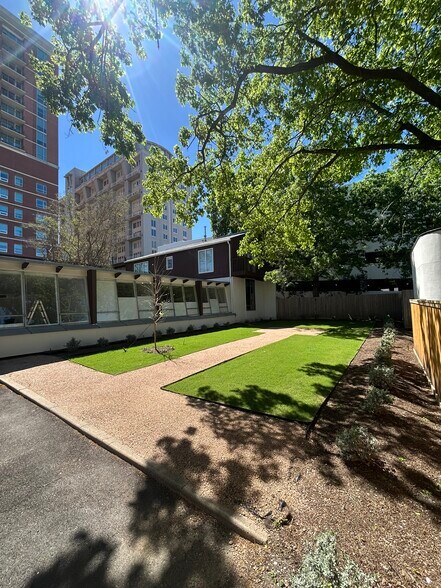 More Photos Of 4916 Kelvin Dr, Houston Coworking Space