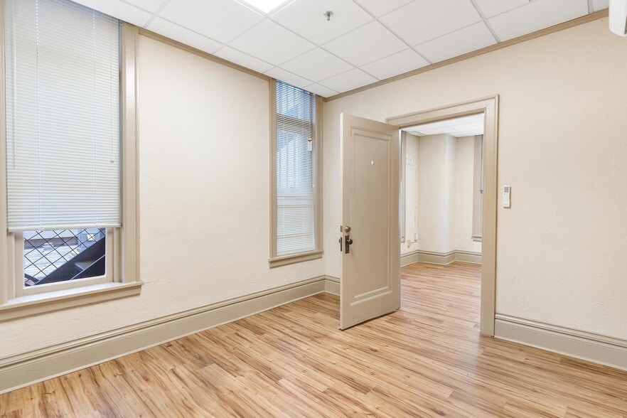 More Photos Of 410 W Main St, Leesburg Office For Lease