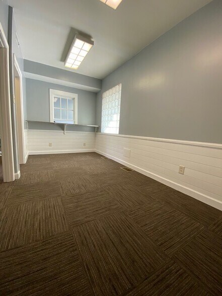 More Photos Of 1010 6th Ave, Huntington Storefront Retail Office For Lease