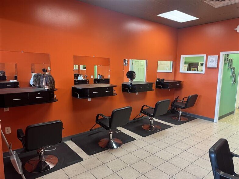 More Photos Of 1609-1619 Mall Dr, Benton Harbor Storefront For Lease