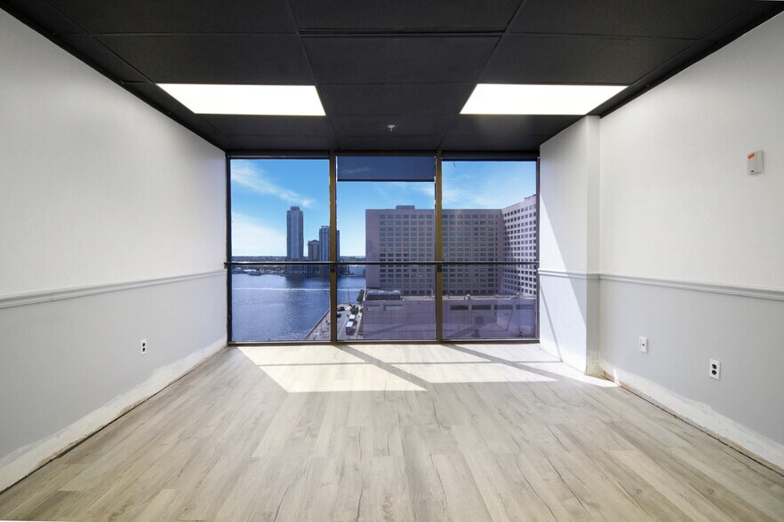 More Photos Of 233 E Bay St, Jacksonville Office For Lease