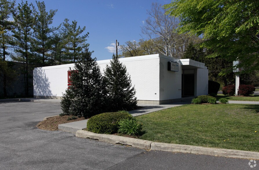 More Photos Of 840 N Commerce Ave, Front Royal Office For Sale