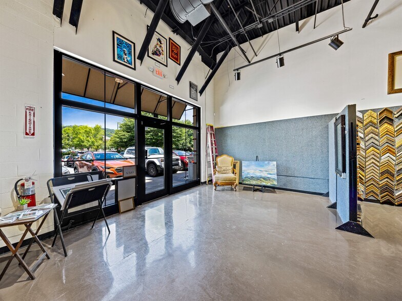 More Photos Of 1829 Hendersonville Rd, Asheville Unknown For Lease